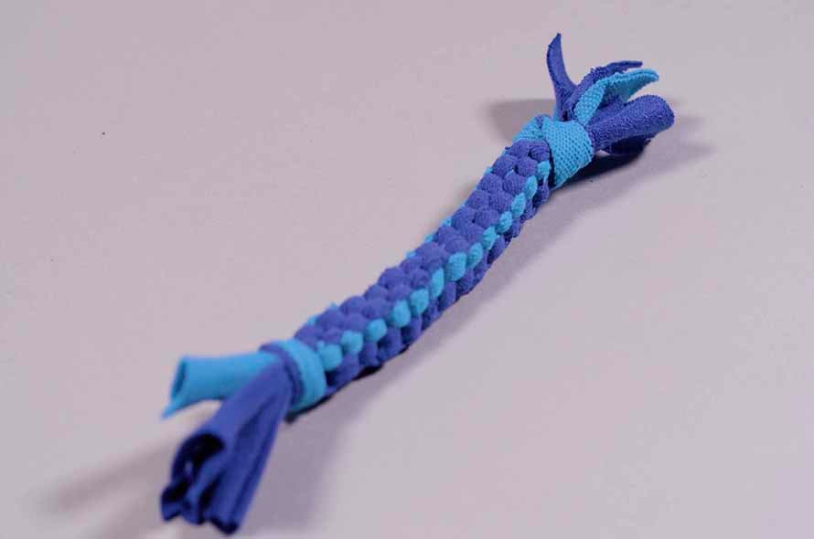 A completed cat rope toy
