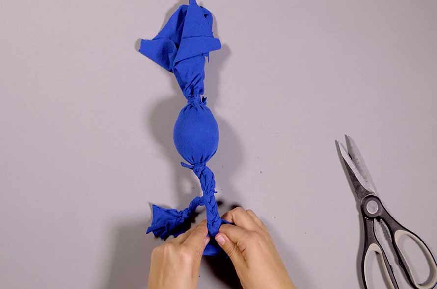 Plaiting the ends of the fabric