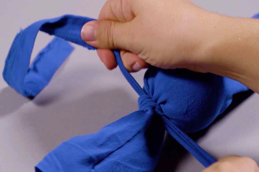 Tying a knot around the tennis ball