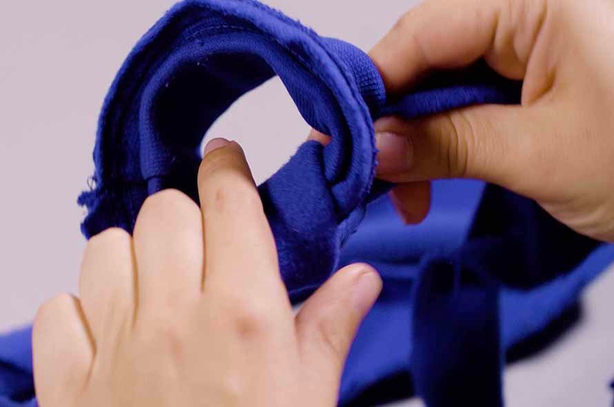 Tying knots in the jumper 