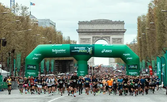 A large group of people running from a start line